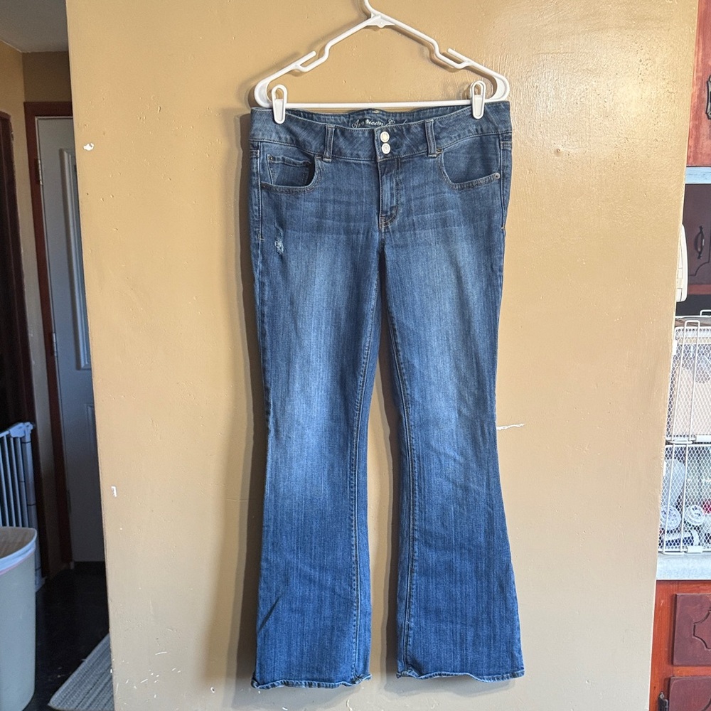 American Eagle Outfitters Women's Medium Wash Flare Jeans